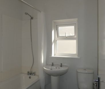Lytham Road Flat 2 - Photo 3