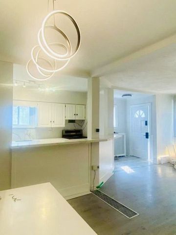 For Lease - 166 Chaplin Crescent Unit# 2nd floor one room, Toronto, Ontario - Photo 5