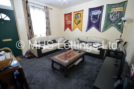2 Bedroom Mid Terraced House for rent in Autumn Place - Photo 2