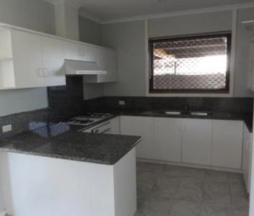 Lovely Three Bedroom home in the hear of Grange! - Photo 5