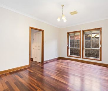 Cottage 2 Bedroom Free-Standing Home - Super Cute - Photo 4