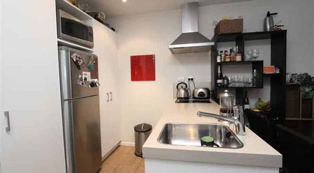 Fully furnished 2 bedroom in Soho - Photo 3