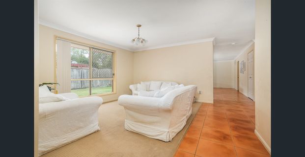 Very Spacious Pet Friendly Family Home - Photo 1