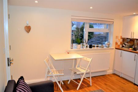 Studio to rent - Photo 2