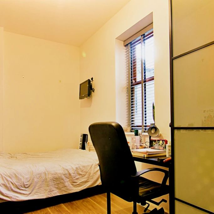 7 Bed 4 Bath - Photo 1