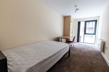 3 bedroom flat to rent - Photo 3