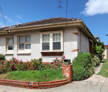 Period Home with rear courtyard! - Photo 6