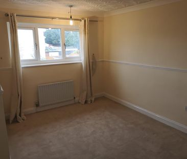 Kirkwall Crescent, Thurnby Lodge, LE5 - Photo 2