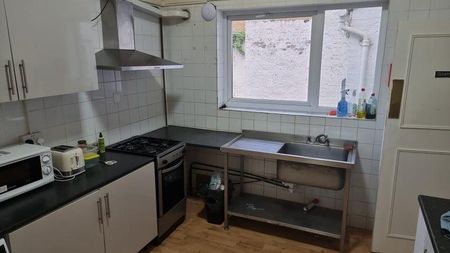 1 bedroom house of multiple occupation to rent - Photo 2