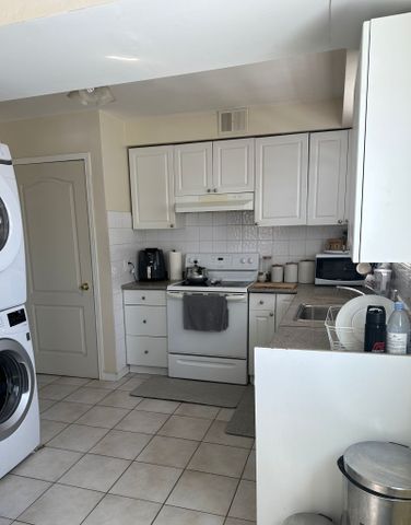 For Lease - 86 Earnscliffe Circle, Brampton, Ontario - Photo 2