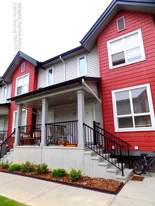 GREAT 3 BED 2.5 BATH, 2 STOREY TOWNHOUSE, W/ ATTACHED DBL GARAGE IN THE LAKE DISTRICT COMMUNITY OF SCHONSEE - Photo 1