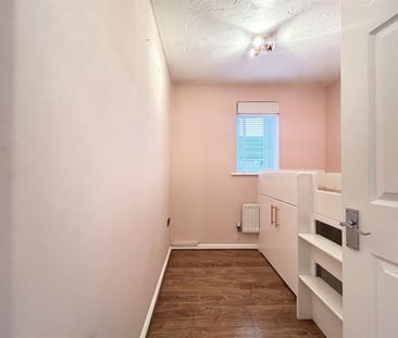 3 Bedroom House - Semi-Detached To Let - Photo 3