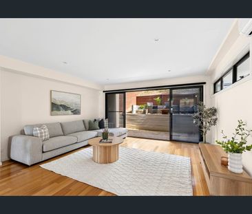 Luxury Living in Spectacular Surrounds - Photo 2