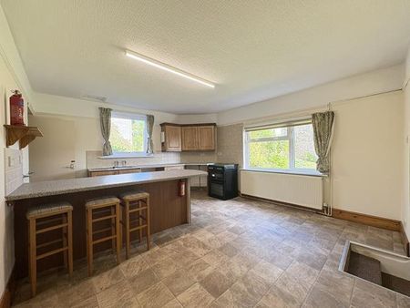 4 bedroom semi-detached house to rent - Photo 5