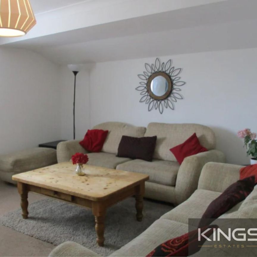 4 bedroom flat to rent - Photo 1