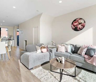 Near New Family Home - Excellent Location! - Photo 1