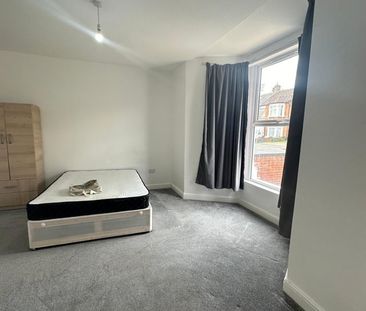 Studio Flat, Hazeldene Road, IG3 - Photo 1