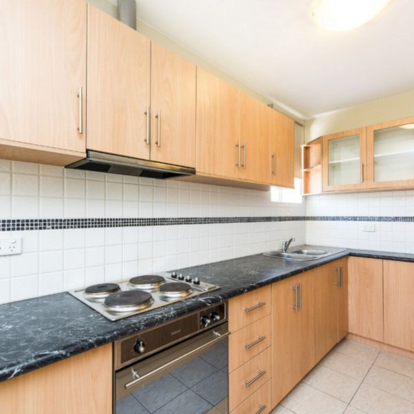 Spacious 2-Bedroom Apartment in Great Location - Photo 1
