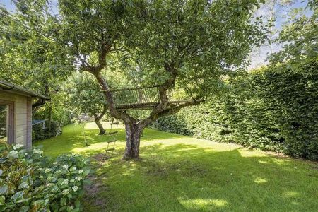 Mark Way, Godalming, GU7 - Photo 3