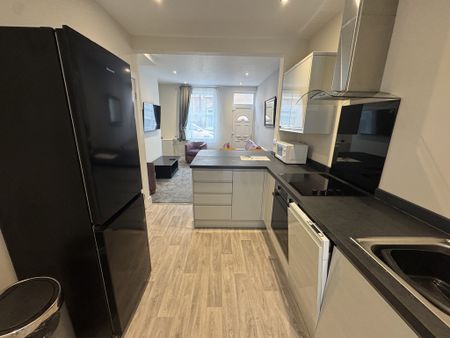 Rosebery Street, Leeman Road - P5007 - Photo 4