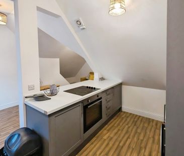 Attractive Apartment in Converted School Building, Devon - Photo 2