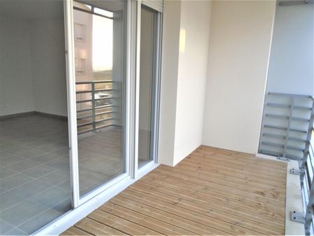 Location Appartement 2 pièces 40m² ST ANDRE DE CUBZAC 33240 - Photo 2