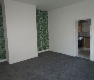 3 bedroom end of terrace house to rent - Photo 3