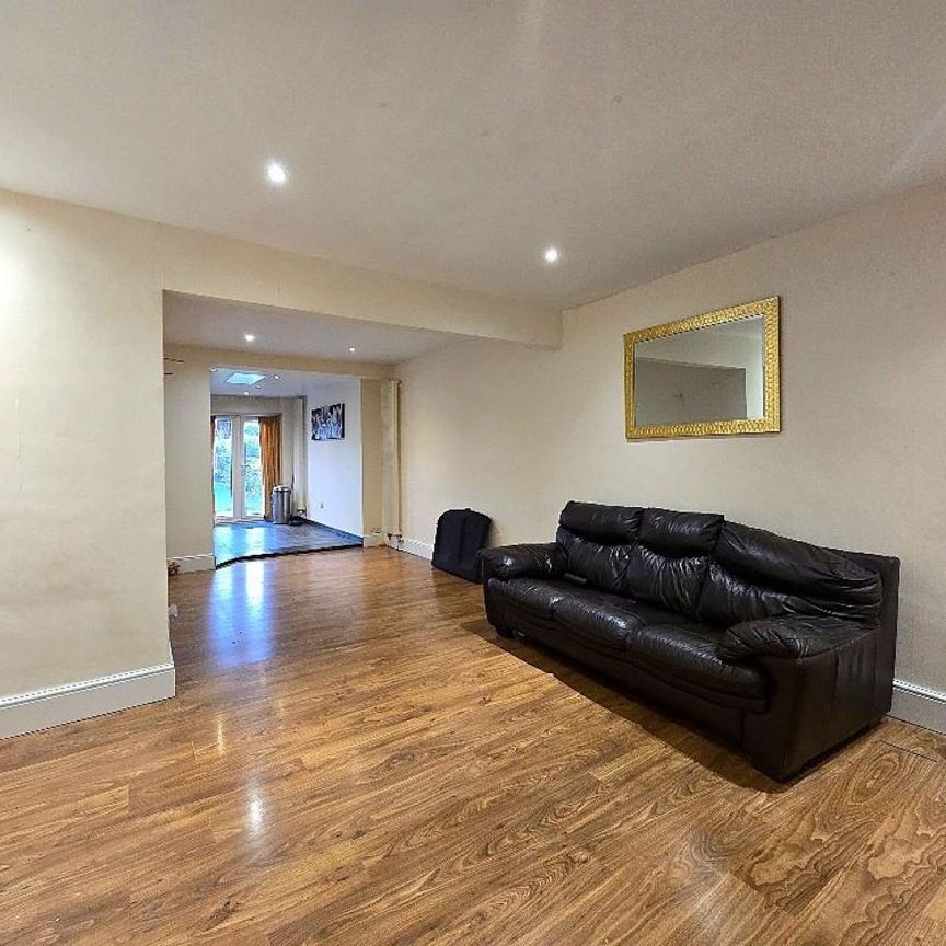 3 Bed Semi-detached house For Rent - Photo 1