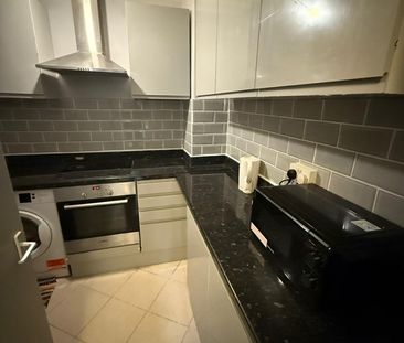 Room in a Shared Flat, Chicksand House, E1 - Photo 2