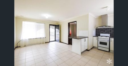 Prime Location! - Photo 2