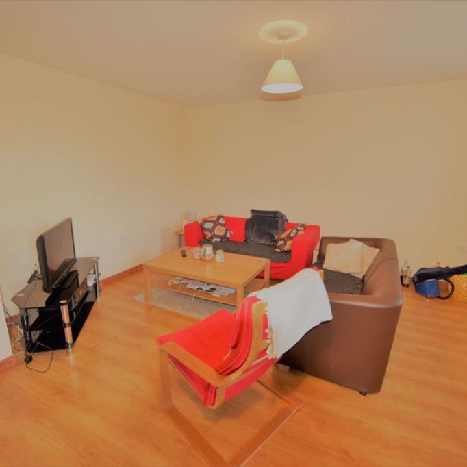 2 bedroom Flat in 1 Low Close Street, Leeds - Photo 1