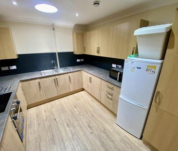 4 bedroom flat to rent - Photo 6