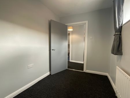 49 Cromwell Court, Belfast, BT7 1NE - Photo 3