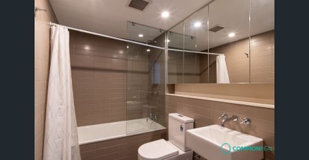 Split-Level 2 Bedroom Apartment – Prime Location - Photo 4