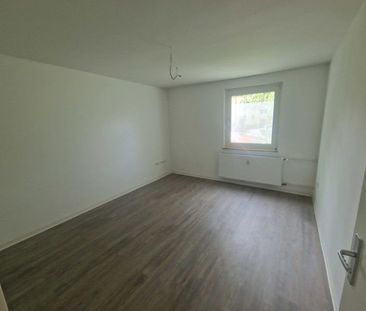 Zu Janaur: Schöne 2-Zimmer-Wohnung, saniert, Düsseldorf-Hassels - Photo 2