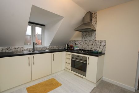 Desborough, Kettering, Northants, NN14 - Photo 5