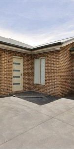 Comfortable Unit, Convenient Location - Photo 4