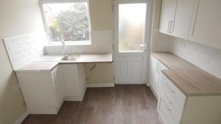 3 bedroom terraced house to rent - Photo 4