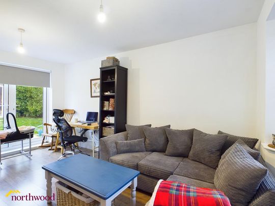 3 bedroom semi-detached house to rent - Photo 1