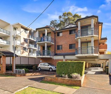 Well Presented 2 Bedroom Unit near Toongabbie Station - Photo 3