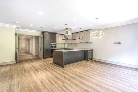 A luxury first floor Apartment set within the grounds of Englemere Estate. - Photo 5