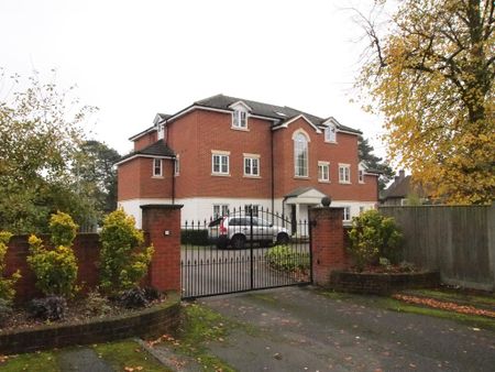 Dalton Court, Deepcut Bridge Road, Deepcut, GU16 - Photo 3