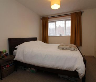 2 bedroom end of terrace house to rent - Photo 3