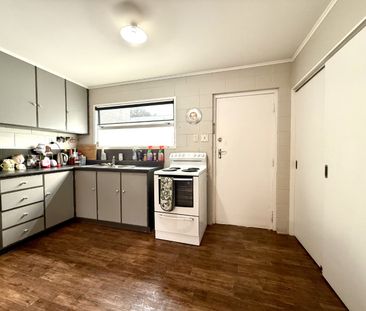 Fantastic Split Level 2 Bedroom Unit - Photo 4