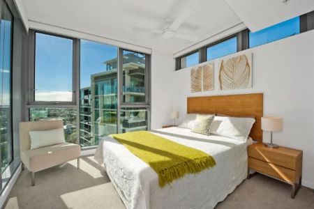 Fully Furnished Two-Bedroom Apartment with Stunning Views - Photo 2