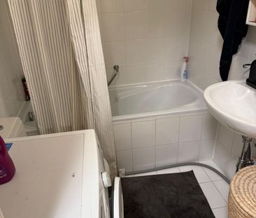 Bel appartement 2.5 pièces au coeur de la Vieille Ville - Foto 2