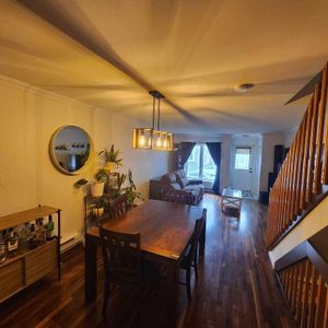 Maison de ville à louer - 3 étages - Arrondissement Jacques-Cartier - Photo 2