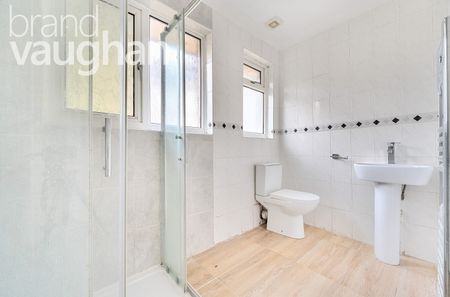 3 bedroom detached bungalow to rent - Photo 3