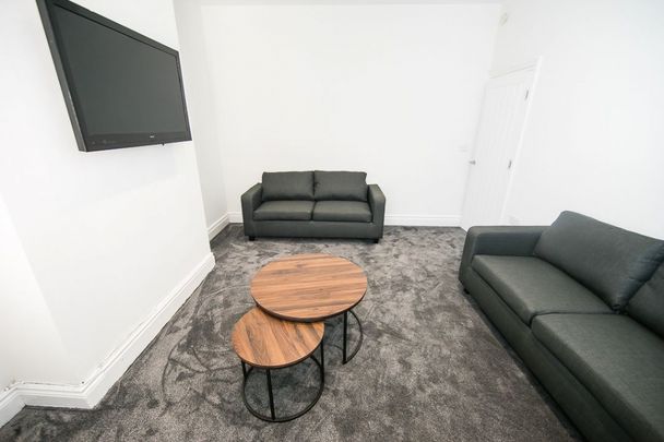 Manor Drive, Hyde Park, Leeds - Photo 1