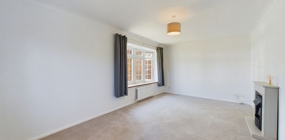 4 bed detached house to rent in Lowfield Way, Hazlemere, High Wycombe, HP15 7RR - Photo 2